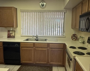 14518 W Heritage Drive - Photo Thumbnail 10