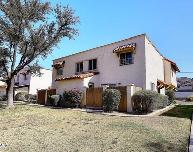 8819 N 12th Place - Photo Thumbnail 3