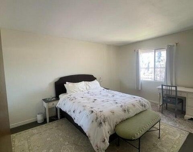 8819 N 12th Place - Photo Thumbnail 15