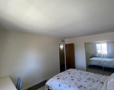 8819 N 12th Place - Photo Thumbnail 16
