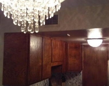 8819 N 12th Place - Photo Thumbnail 5