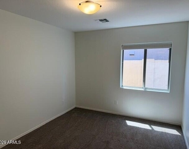 43205 W Jeremy Street - Photo Thumbnail 5