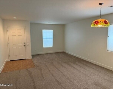 43205 W Jeremy Street - Photo Thumbnail 4