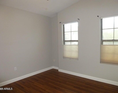 2727 N Price Road - Photo Thumbnail 6