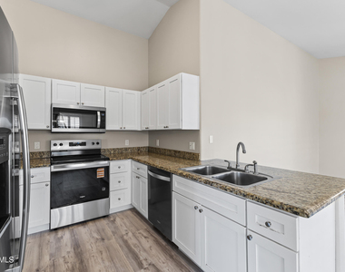 16723 N 160th Avenue - Photo Thumbnail 11