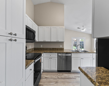 16723 N 160th Avenue - Photo Thumbnail 14