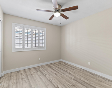 16723 N 160th Avenue - Photo Thumbnail 17