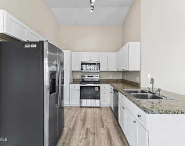 16723 N 160th Avenue - Photo Thumbnail 9