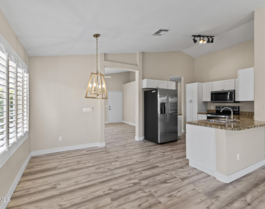 16723 N 160th Avenue - Photo Thumbnail 8