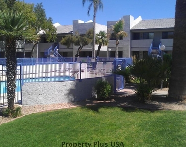 3301 E Earll Drive - Photo Thumbnail 12