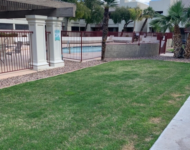 3301 E Earll Drive - Photo Thumbnail 20
