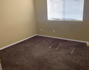 3301 E Earll Drive - Photo Thumbnail 15