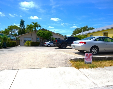 625 N M Street - Photo Thumbnail 1