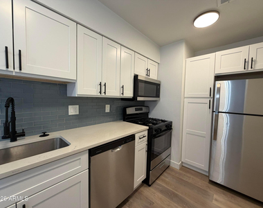 302 E Monte Vista Road - Photo Thumbnail 7