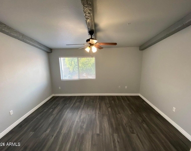 220 N 22nd Place - Photo Thumbnail 7