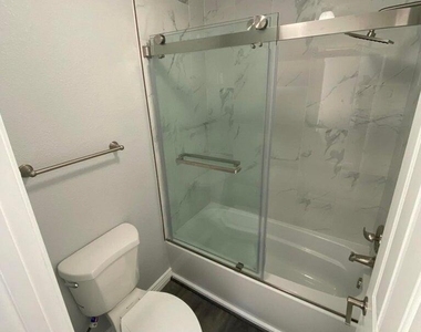 220 N 22nd Place - Photo Thumbnail 10