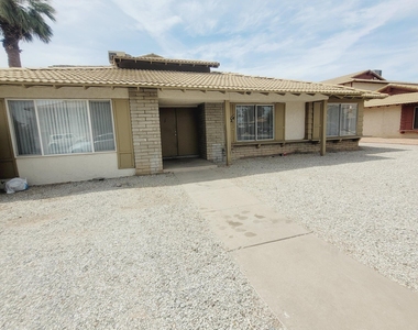 4424 N 53rd Lane - Photo Thumbnail 1