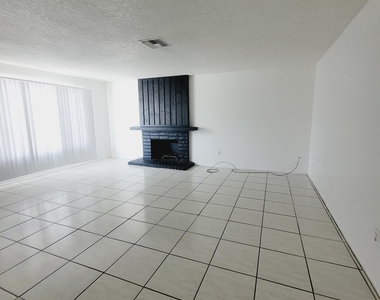 4424 N 53rd Lane - Photo Thumbnail 2