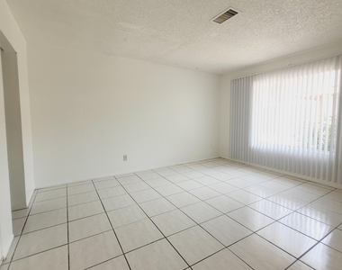 4424 N 53rd Lane - Photo Thumbnail 9