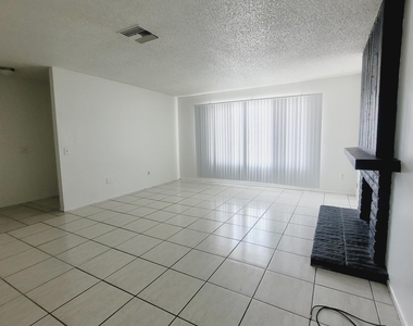 4424 N 53rd Lane - Photo Thumbnail 3