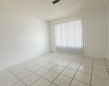 4424 N 53rd Lane - Photo Thumbnail 8