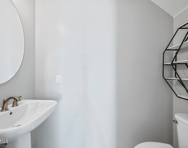 3030 N 38th Street - Photo Thumbnail 11