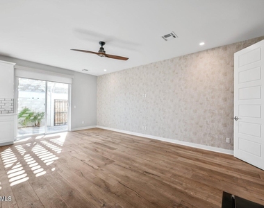 3030 N 38th Street - Photo Thumbnail 10