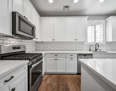 3030 N 38th Street - Photo Thumbnail 9