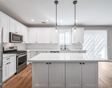 3030 N 38th Street - Photo Thumbnail 8