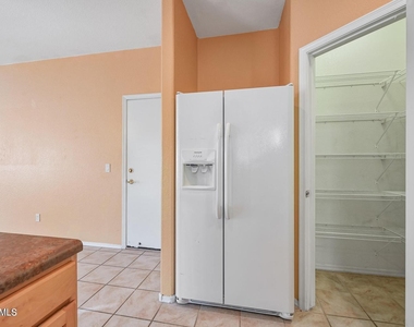 2621 E Waterview Court - Photo Thumbnail 10
