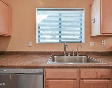 2621 E Waterview Court - Photo Thumbnail 8
