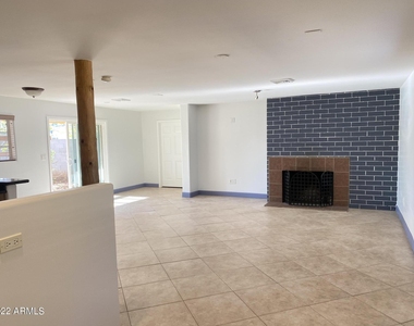 4341 E Vernon Avenue - Photo Thumbnail 7