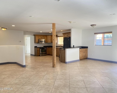 4341 E Vernon Avenue - Photo Thumbnail 8