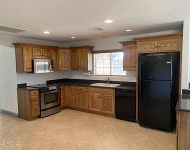 4341 E Vernon Avenue - Photo Thumbnail 4
