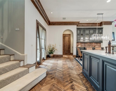 5701 Mistletoe Court - Photo Thumbnail 23