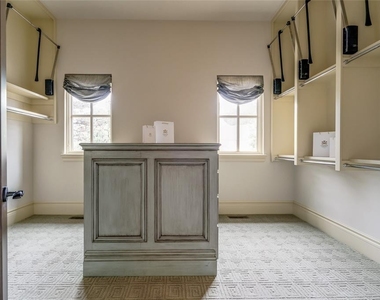 5701 Mistletoe Court - Photo Thumbnail 29
