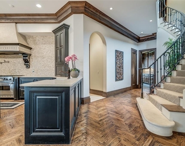 5701 Mistletoe Court - Photo Thumbnail 22
