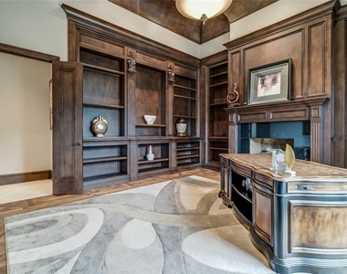 5701 Mistletoe Court - Photo Thumbnail 12