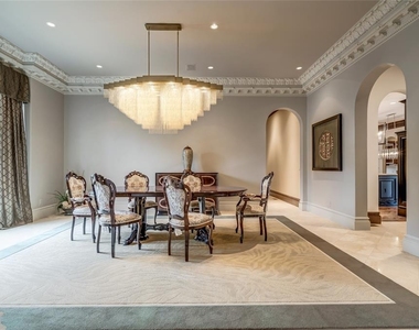 5701 Mistletoe Court - Photo Thumbnail 13