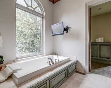 5701 Mistletoe Court - Photo Thumbnail 28