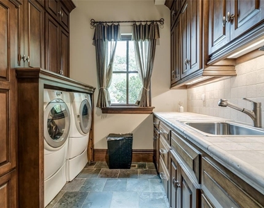 5701 Mistletoe Court - Photo Thumbnail 43