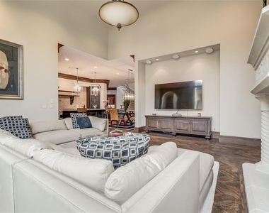 5701 Mistletoe Court - Photo Thumbnail 25