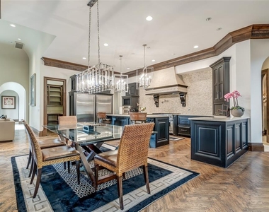 5701 Mistletoe Court - Photo Thumbnail 21