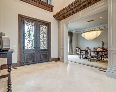 5701 Mistletoe Court - Photo Thumbnail 4