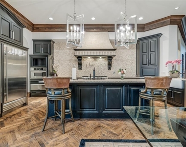 5701 Mistletoe Court - Photo Thumbnail 19