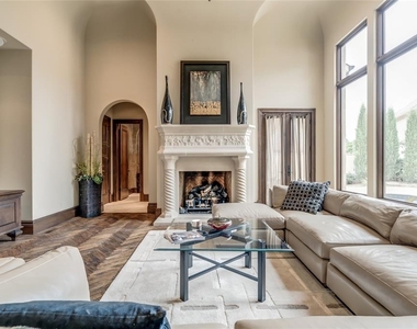 5701 Mistletoe Court - Photo Thumbnail 24