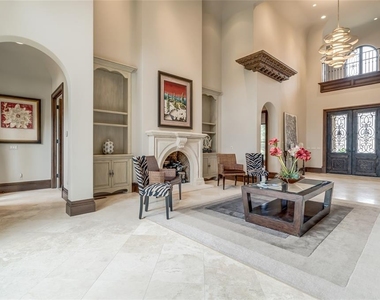 5701 Mistletoe Court - Photo Thumbnail 10