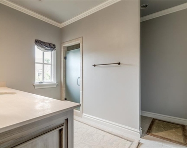 5701 Mistletoe Court - Photo Thumbnail 33