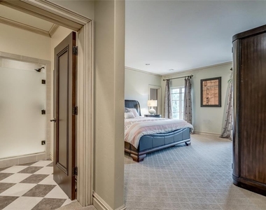 5701 Mistletoe Court - Photo Thumbnail 35