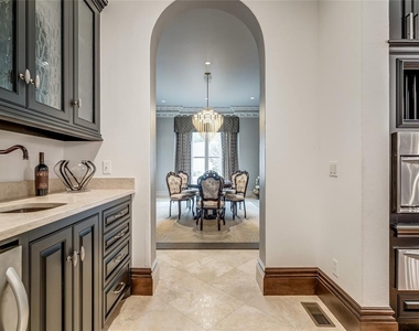 5701 Mistletoe Court - Photo Thumbnail 15